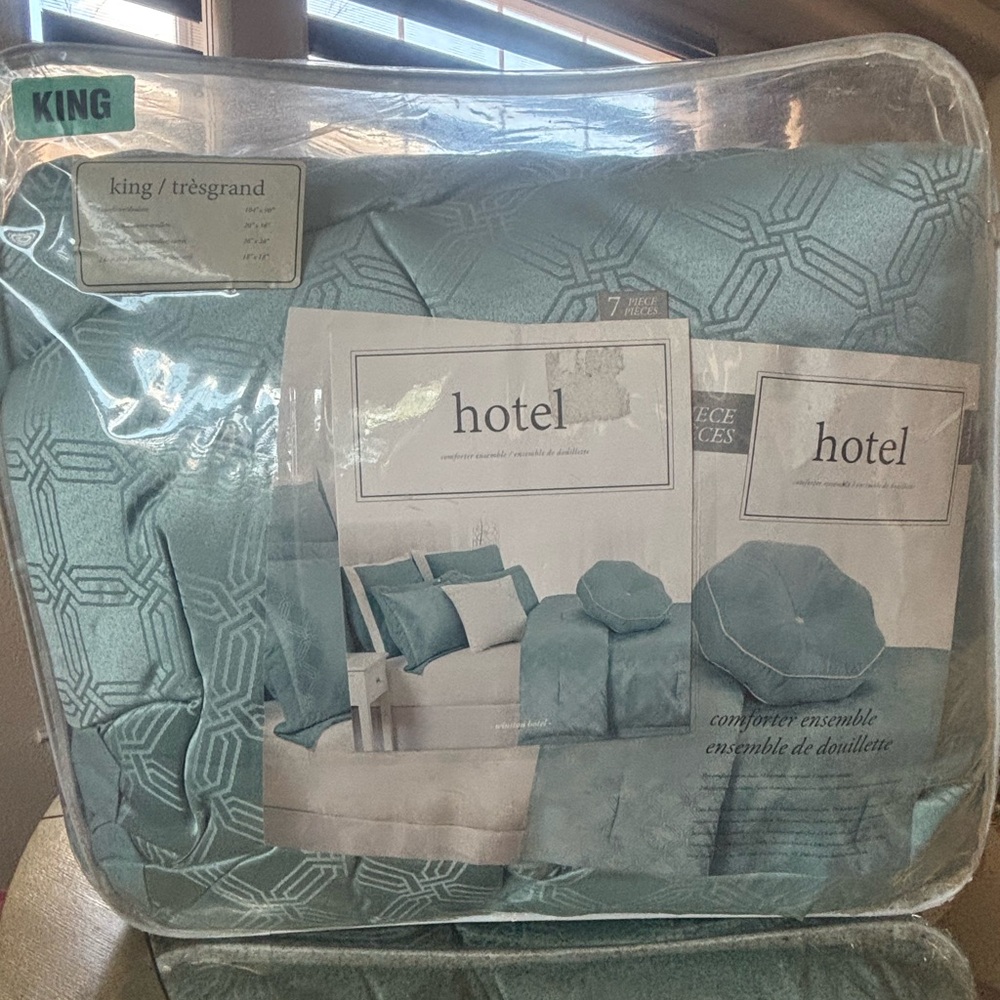 Hotel King Comforter Set in Blue